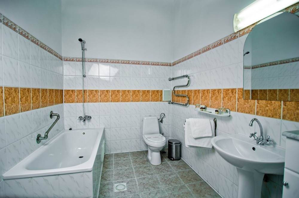 Standard Double or Twin Room - Photo 11