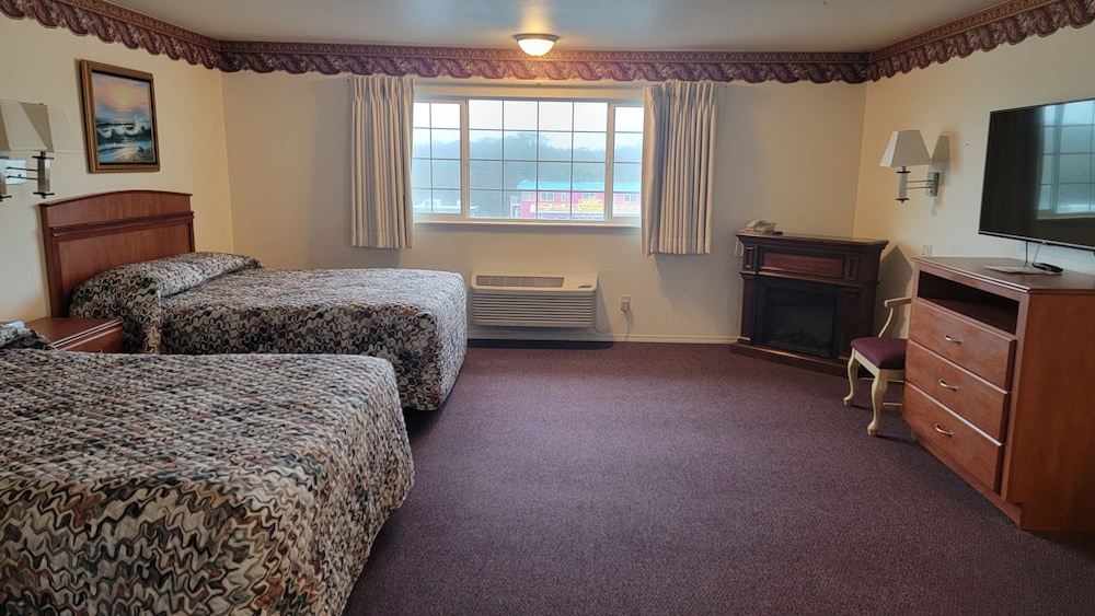 Jetted Tub, 2 Queen Beds photo 1