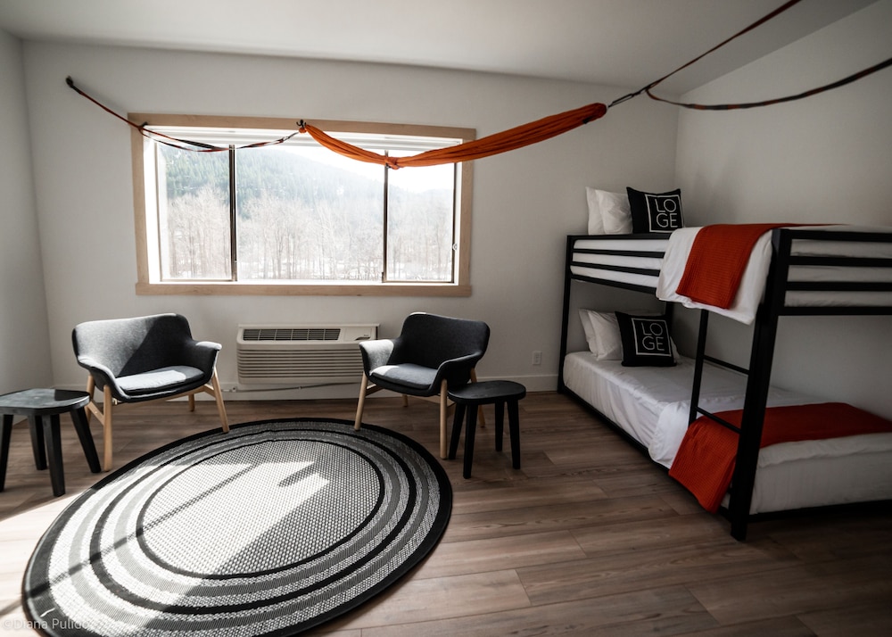 ADA Single King with Bunk Beds - Downtown photo 1