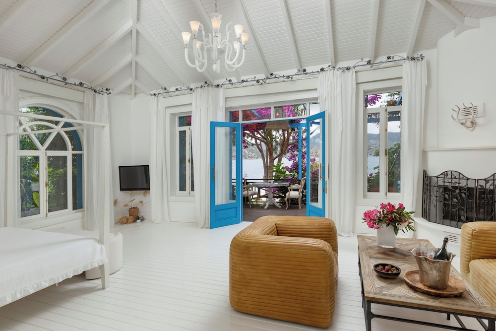 Signature Suite (Nar)
