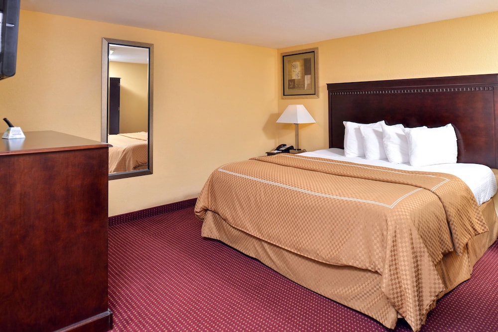 Suite, 1 King Bed, Non Smoking photo 1