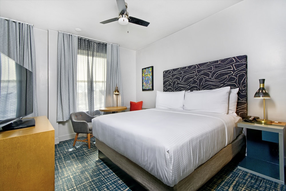 Superior Room, 1 King Bed, Non Smoking - Photo 5