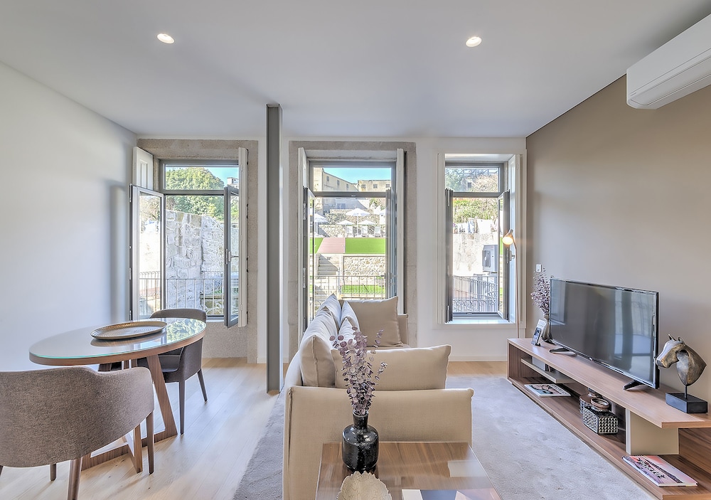 Superior Apartment, 1 Bedroom, Pool Access, Pool View