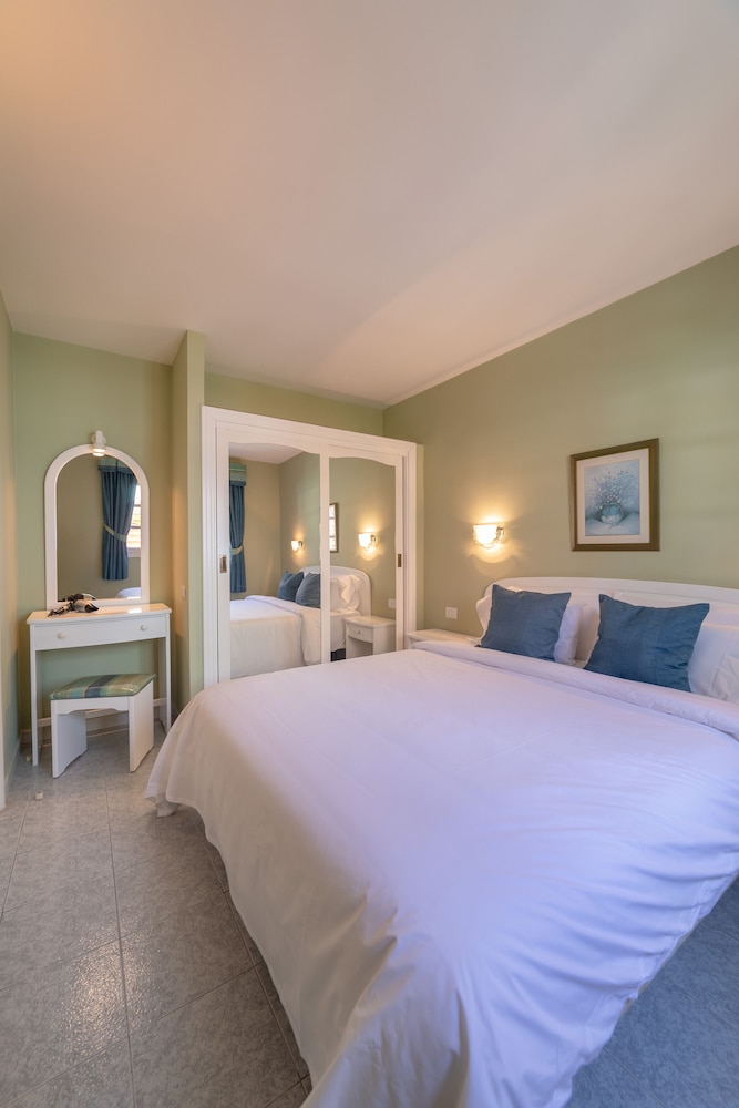 Standard Apartment, 1 Double Bed with Sofa bed (2 Adults + 2 Children) photo 3