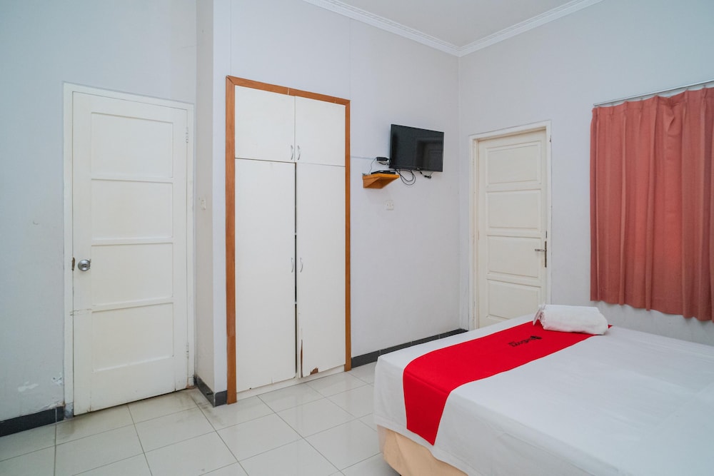 Double Room (RedDoorz) - Photo 4