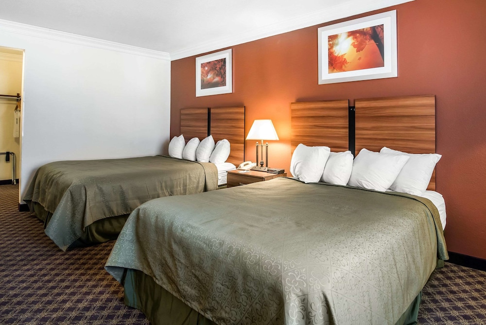 Standard Room, 2 Queen Beds, Non Smoking photo 1
