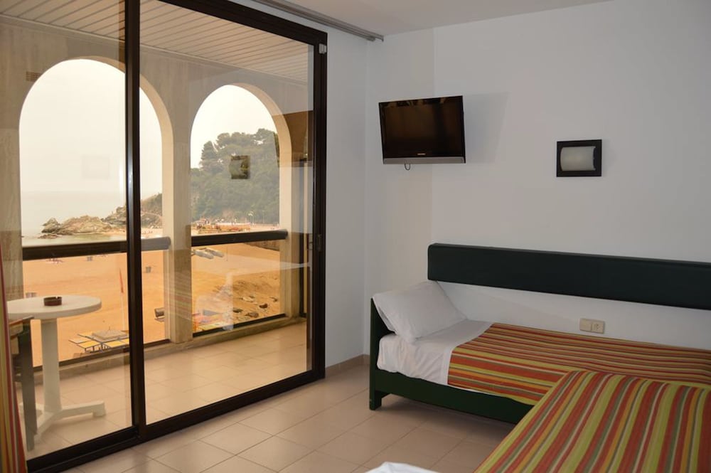 Family Apartment, 1 Bedroom, Balcony, Sea View photo 3