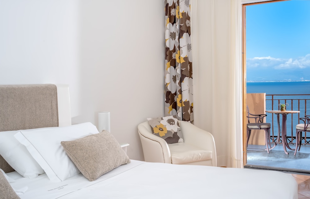 Superior Double Room, Balcony, Sea View - Photo 3