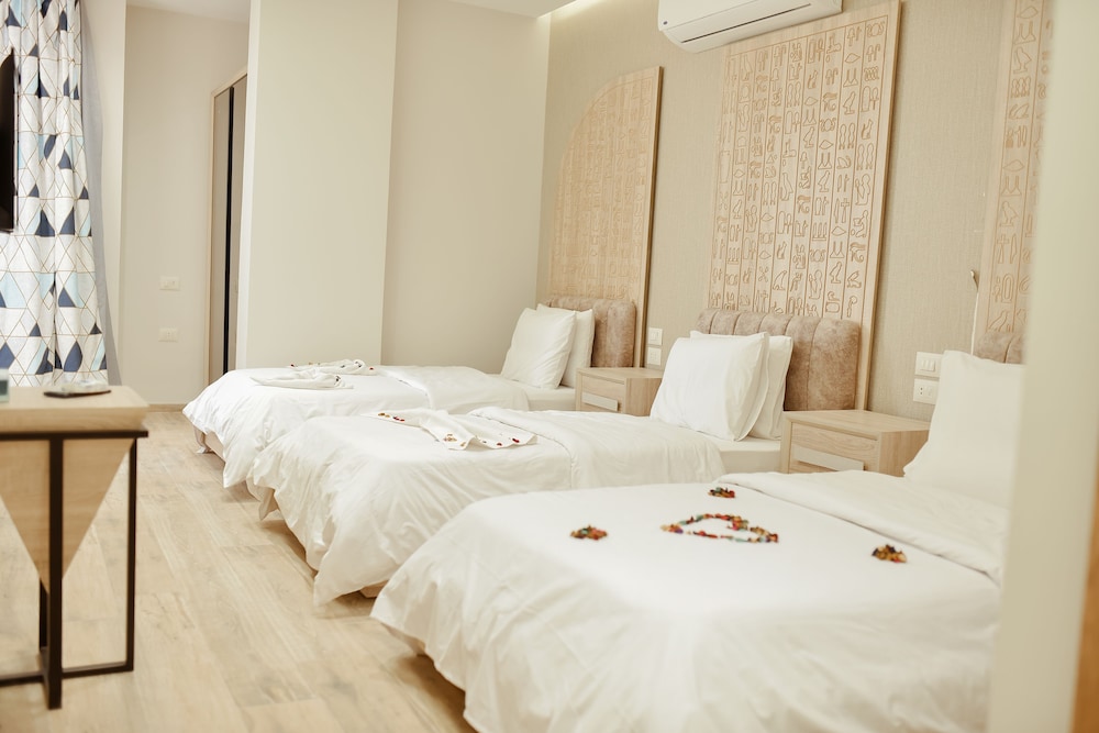 Deluxe Triple Room photo 3