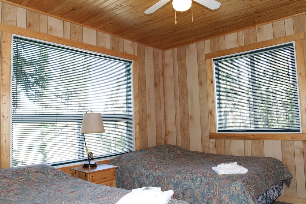 Deluxe Cabin, 4 Bedrooms, Lake View (Cabin 8) photo 2