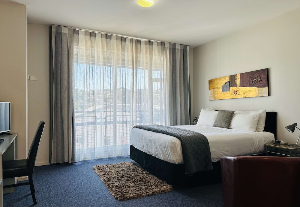 Standard Room, 1 King Bed, Non Smoking, Balcony