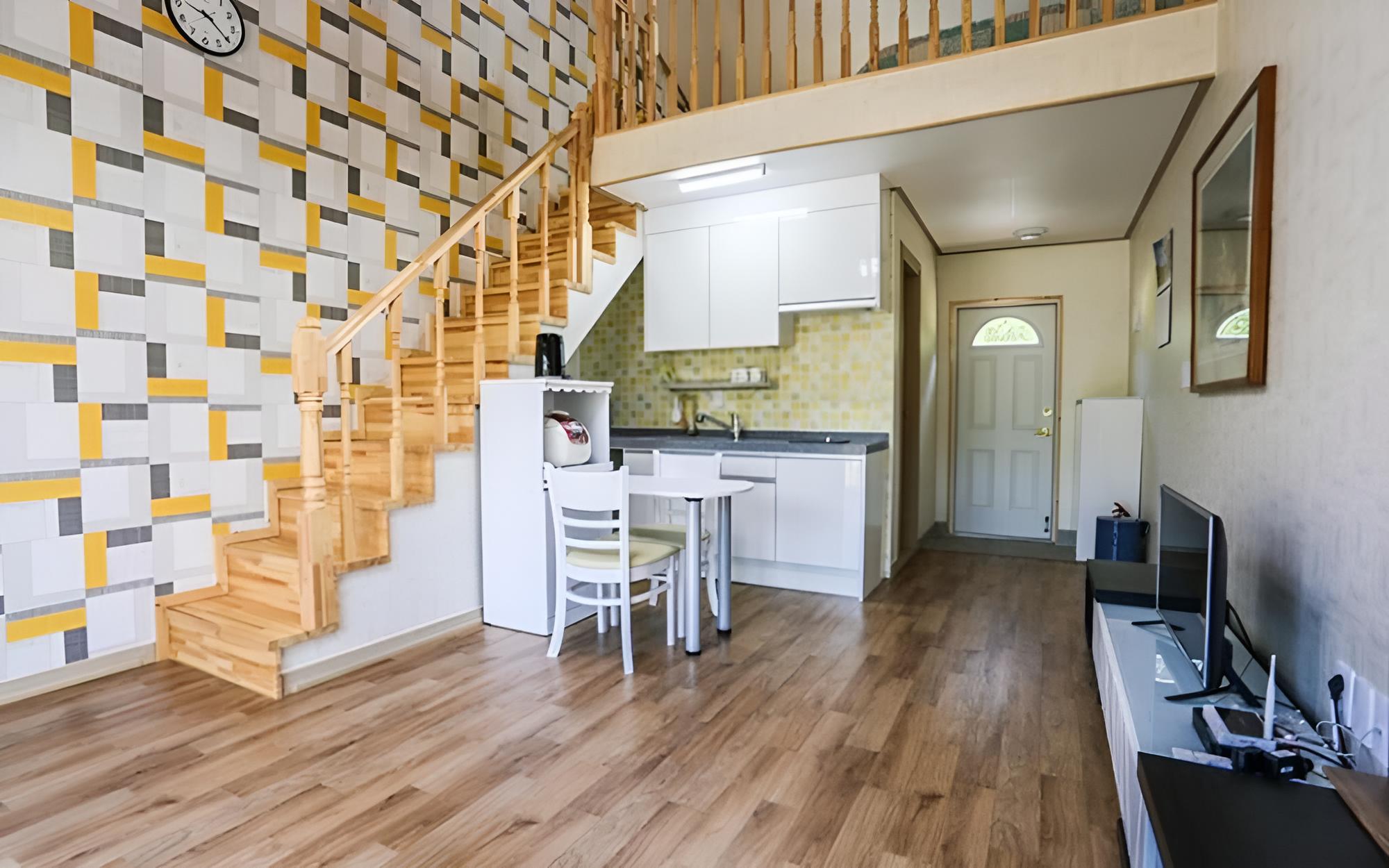 Room (Room 202 Leisurely (Duplex))