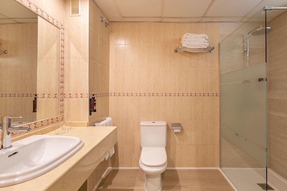 Family Quadruple Room (2 Adults And 2 Children) photo 2
