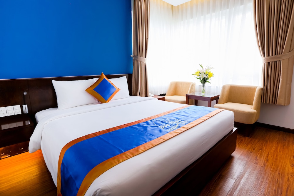 Superior Double Room, Bathtub