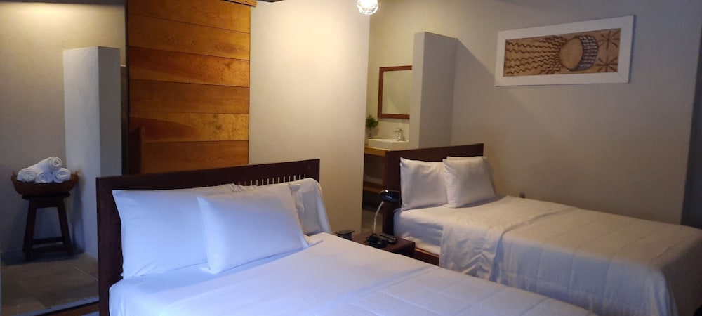 Standard Quadruple Room, 2 Double Beds photo 2