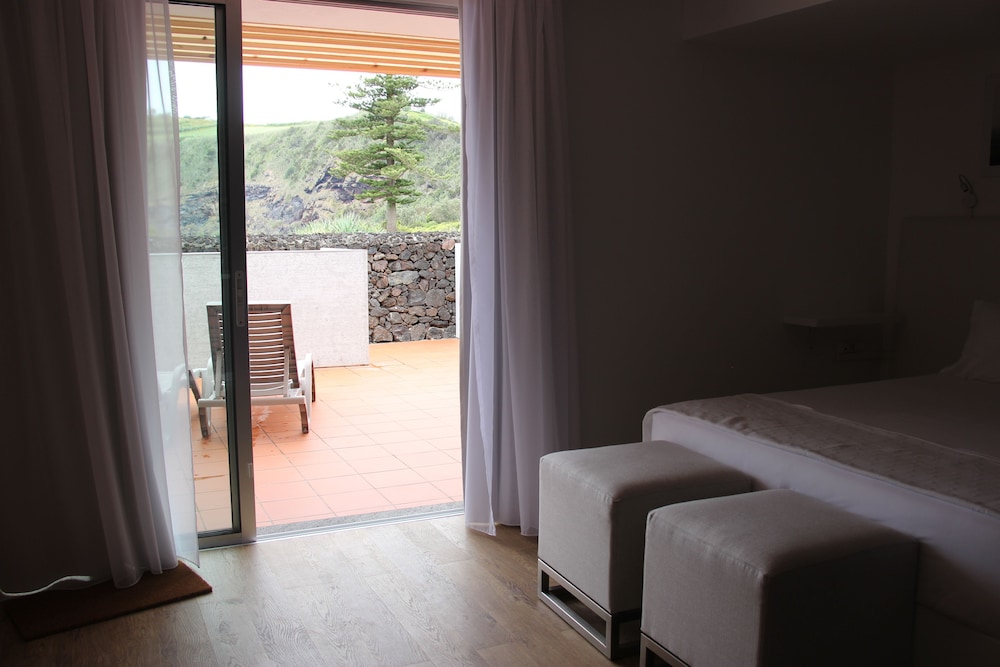 Junior Double Room, 1 Bedroom, Patio, Partial Ocean View photo 2