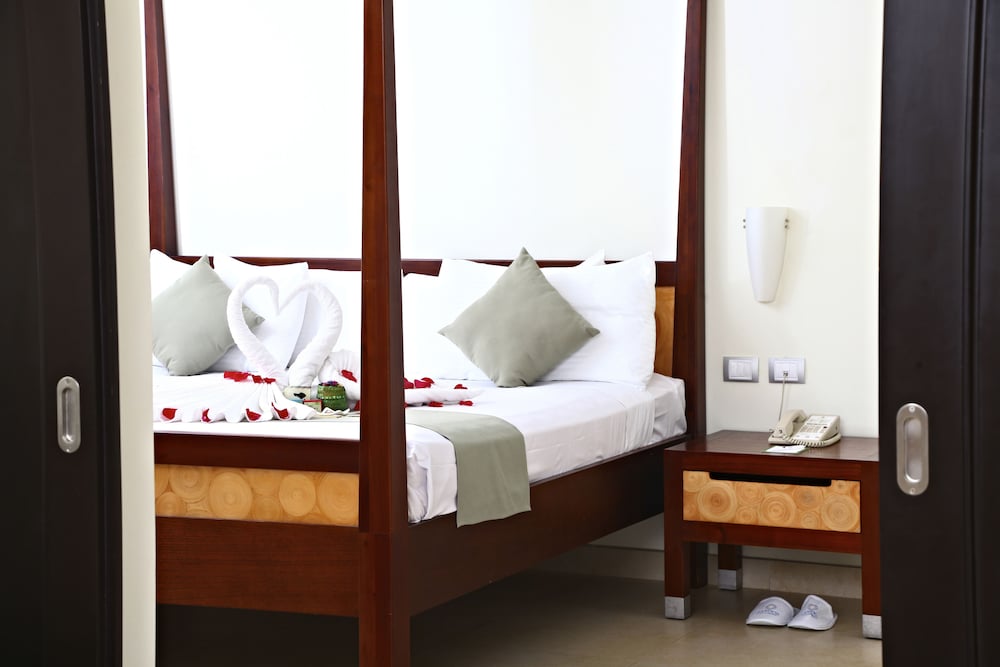Penthouse Select  Club, 1 king bed with Sofabed and Jetted Tub - Photo 1