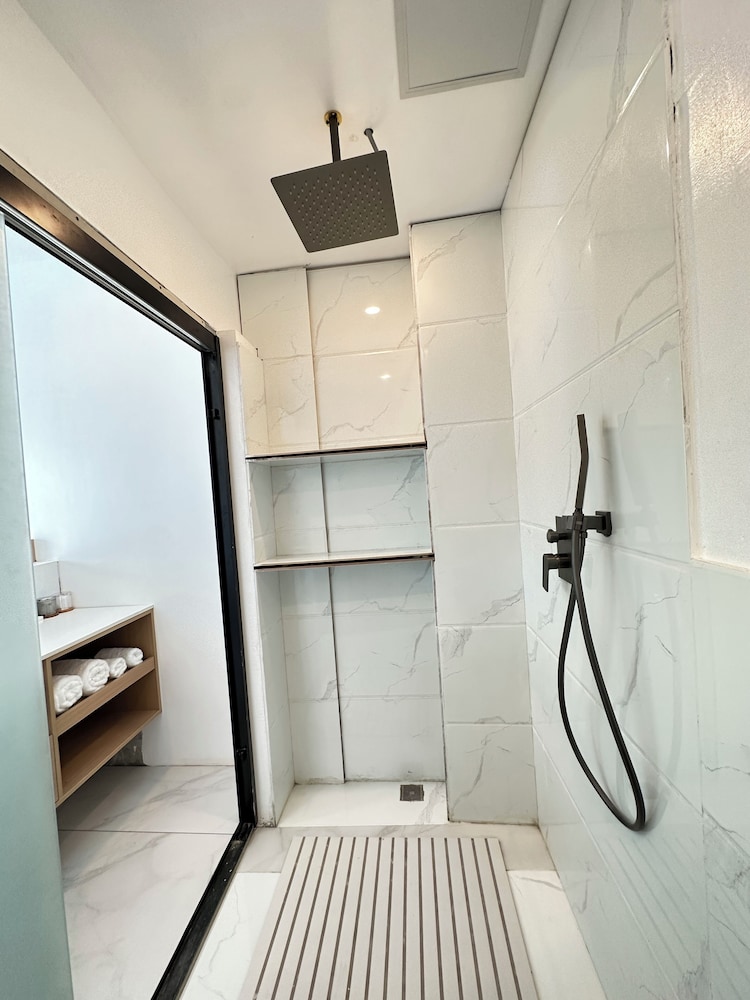 Deluxe Twin Room, 2 Double Beds, Balcony, Garden View photo 2