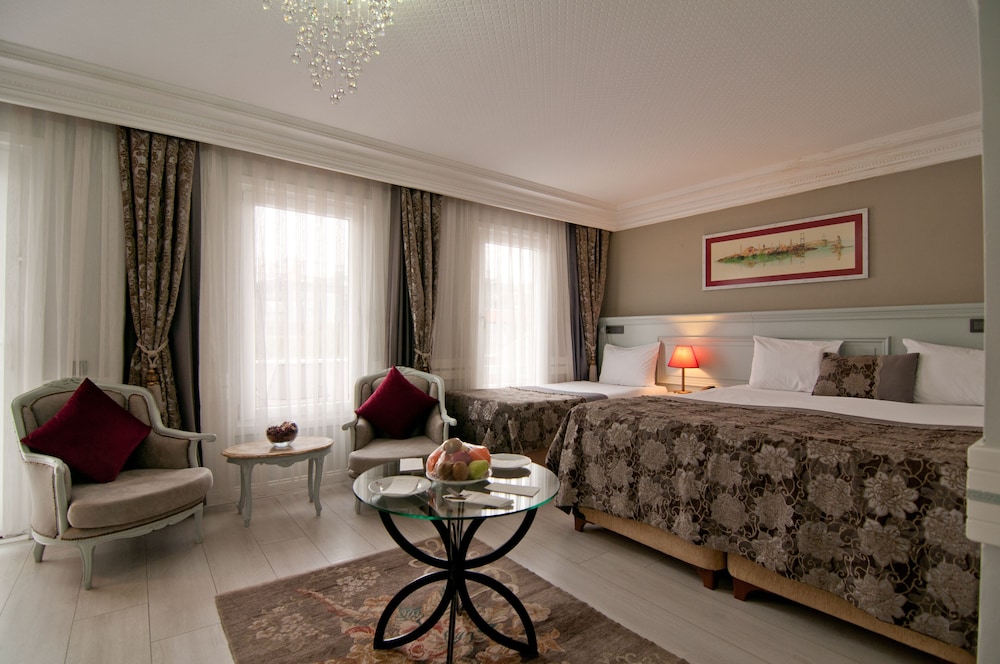 Suite, Balcony, City View photo 3