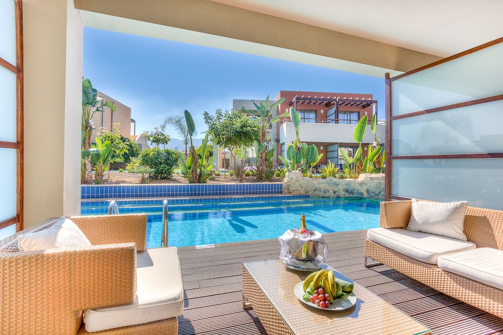 Maisonette Suite Sea Front with Sharing Pool - Photo 15