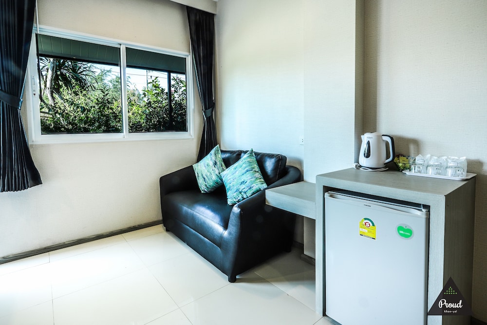 Family Room Garden View - Photo 4
