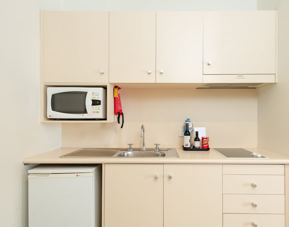 One-Bedroom Suite thumbnail 6