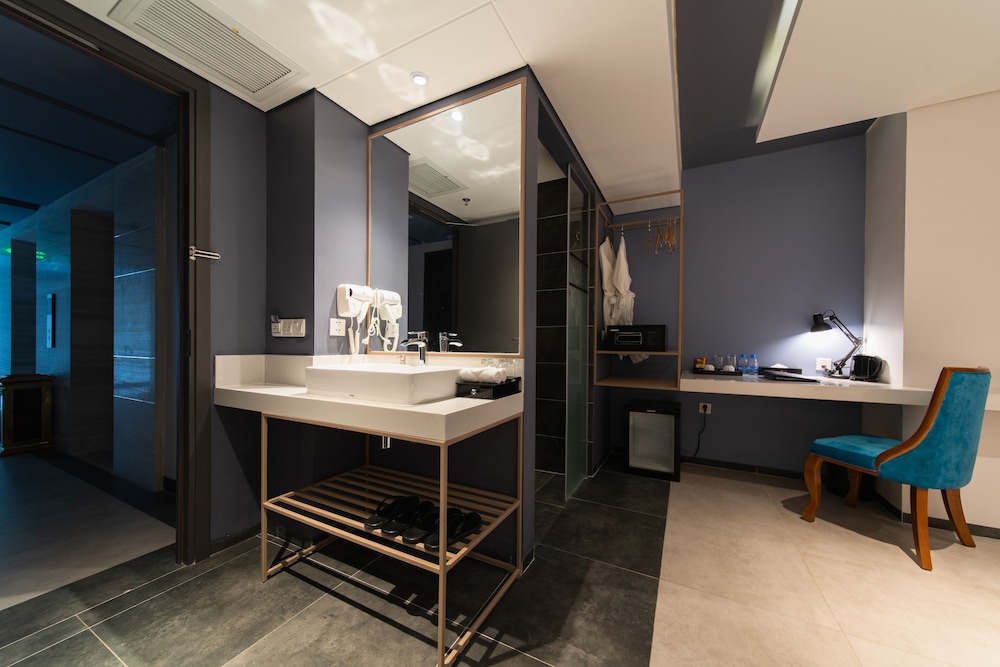 Executive Double or Twin Room, City View - Photo 11