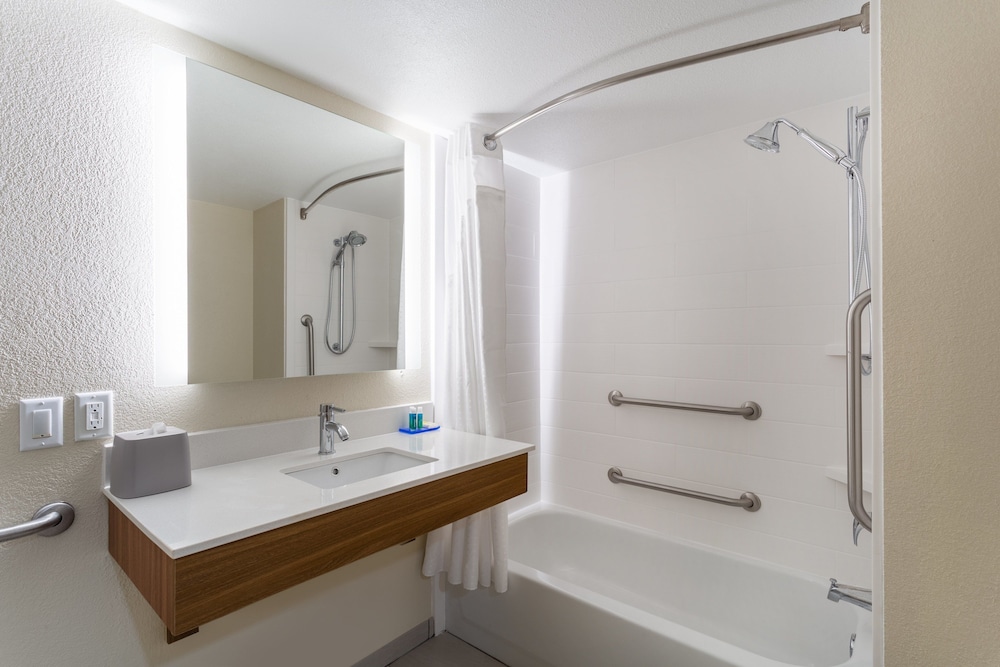Standard Room, 2 Queen Beds, Accessible (Communications Accessible) - Photo 4