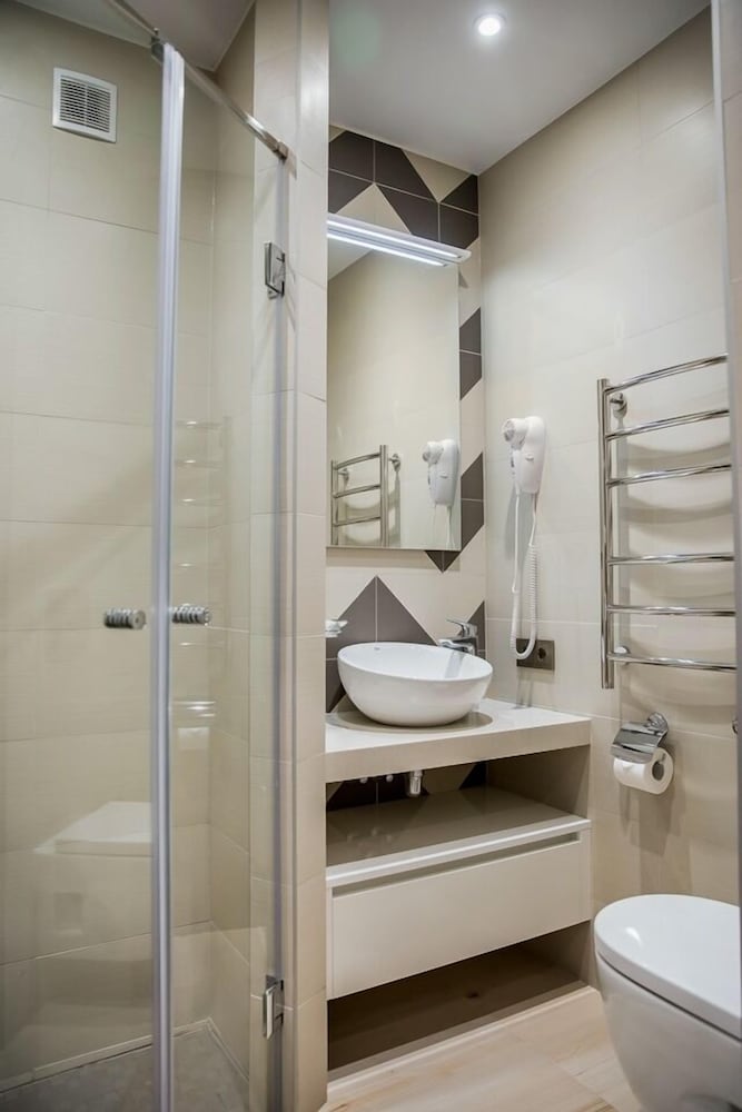 Standard Double or Twin Room photo 3