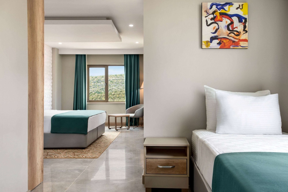 Superior Room, Multiple Beds (Land View)
