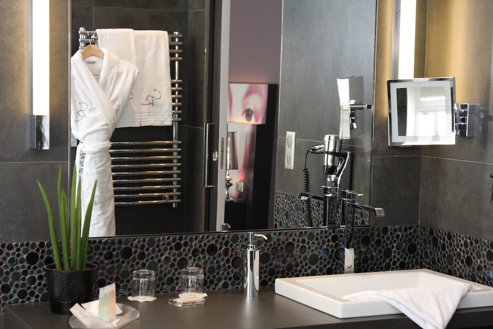 Deluxe Room with Spa access - Photo 4