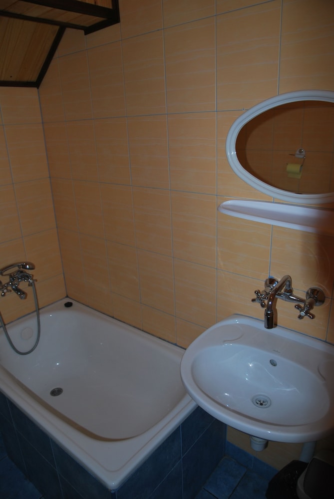 Traditional Room, Multiple Beds, Private Bathroom, Garden View photo 1