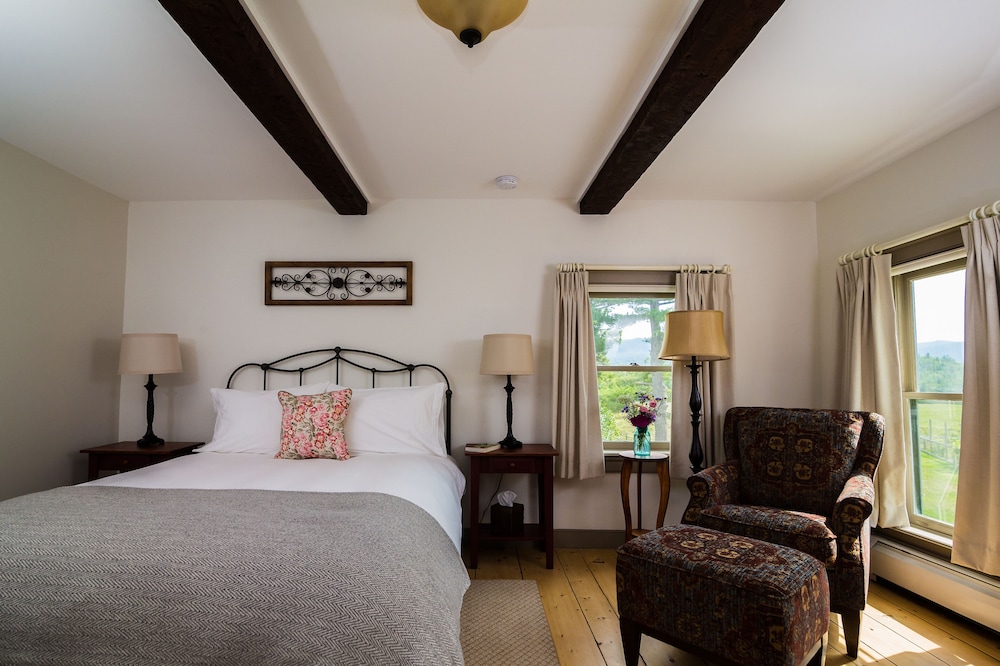 Double Room, Shared Bathroom, Mountain View (Oak Room) photo 1