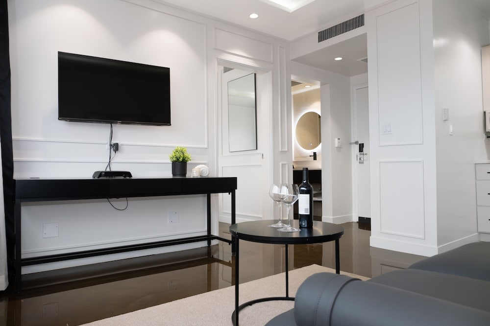 Premier Suite - Photo 3