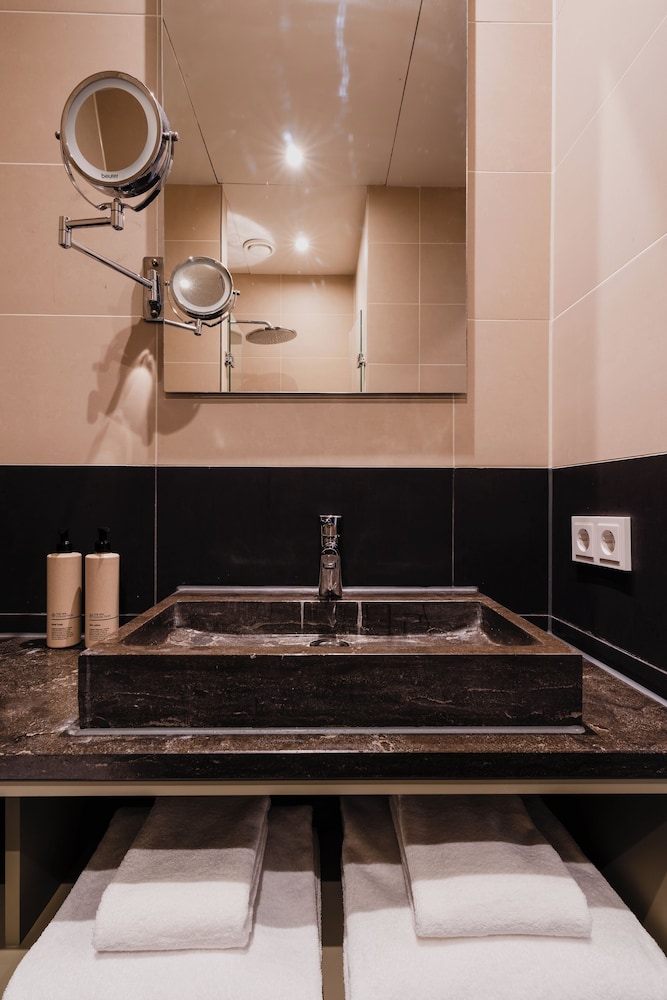 Deluxe Double or Twin Room, Annex Building photo 2