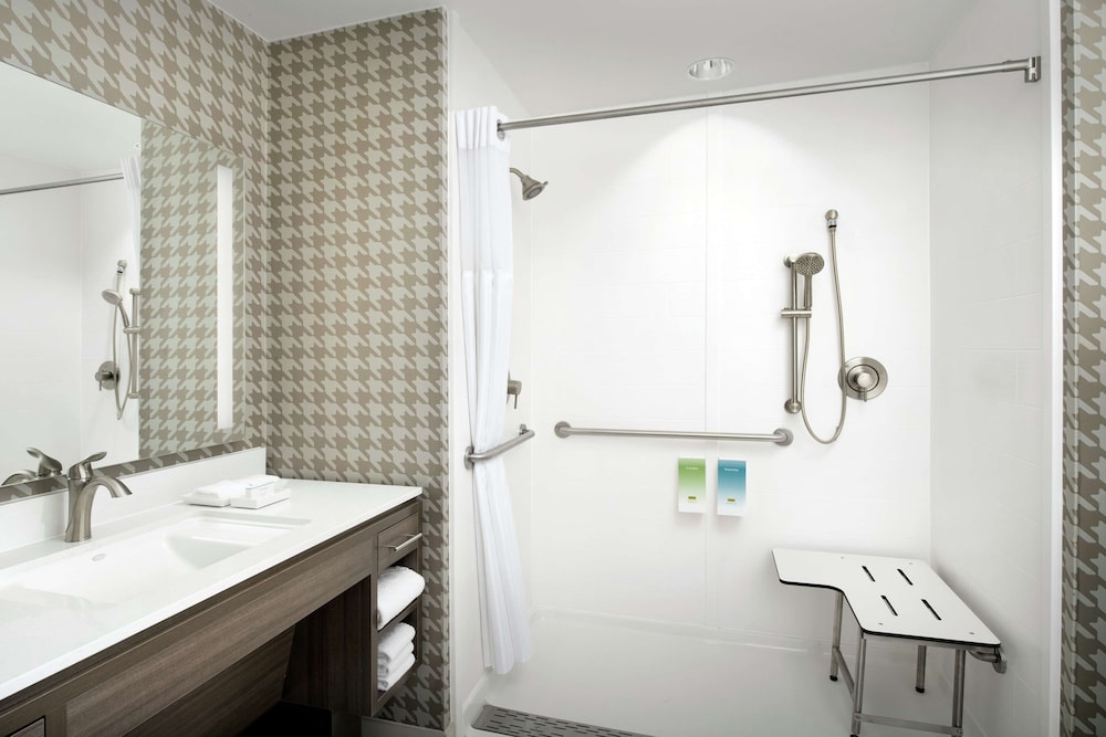 Studio, 2 Queen Beds, Accessible (Mobility & Hearing, Roll-in Shower) - Photo 5