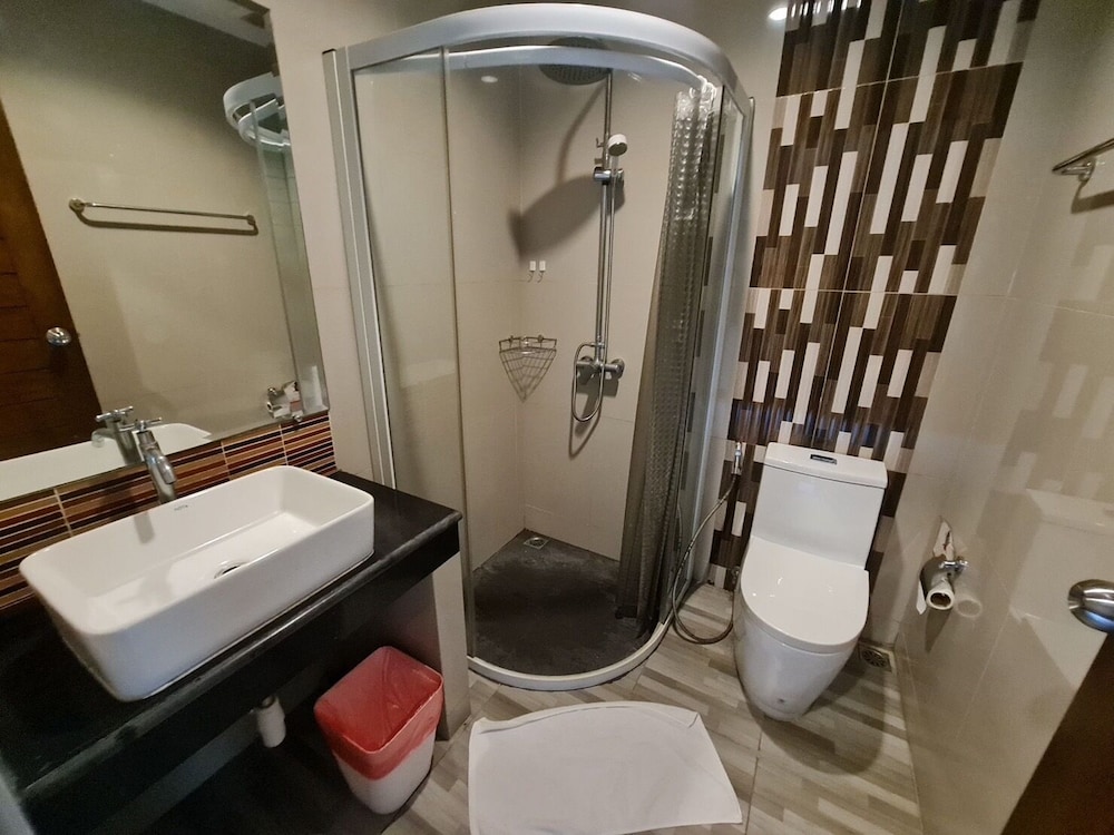 Deluxe Double Or Twin Room, Pool Access photo 2