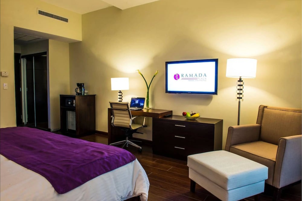 Deluxe Room, 1 King Bed, City View