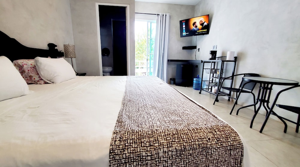 Exclusive Room, 1 King Bed, Refrigerator & Microwave, Garden View