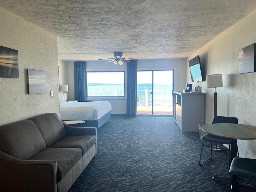 Beach View Balcony Deluxe King photo 3