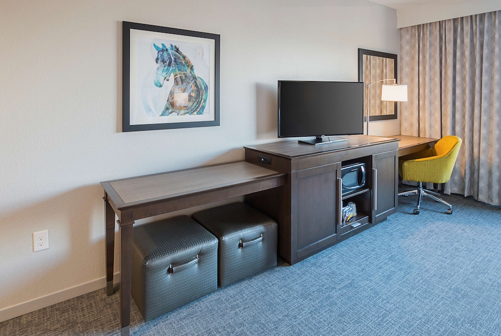 Room, 1 King Bed, Accessible, Non Smoking (w/ bathtub) photo 2