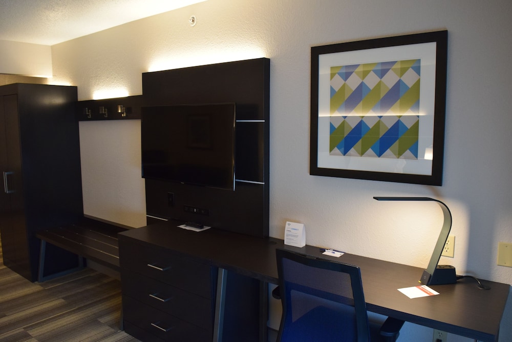 Suite, 1 King Bed with Sofa bed, Accessible (Mobility, Accessible Tub) - Photo 5
