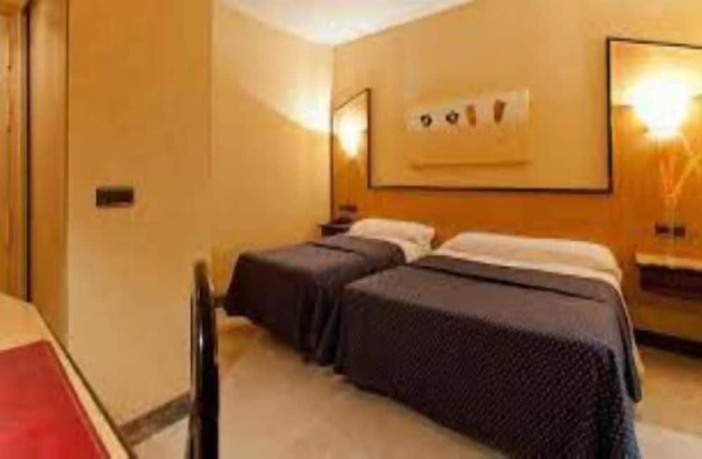 Standard Double Room - Photo 6