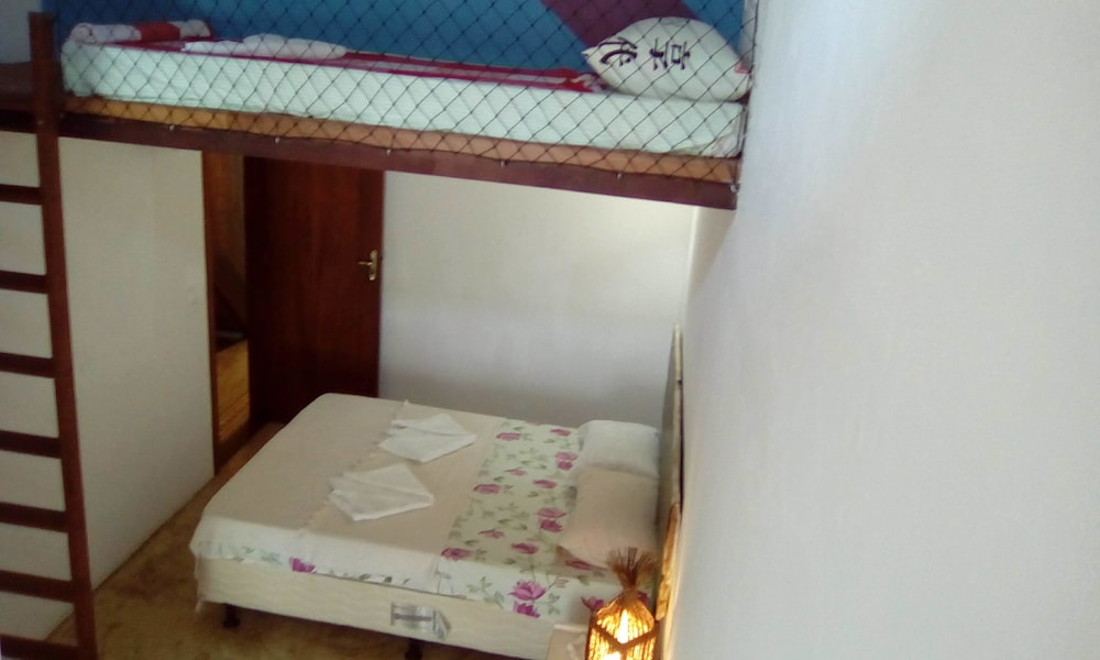 Triple Room, Multiple Beds, Non Smoking photo 3