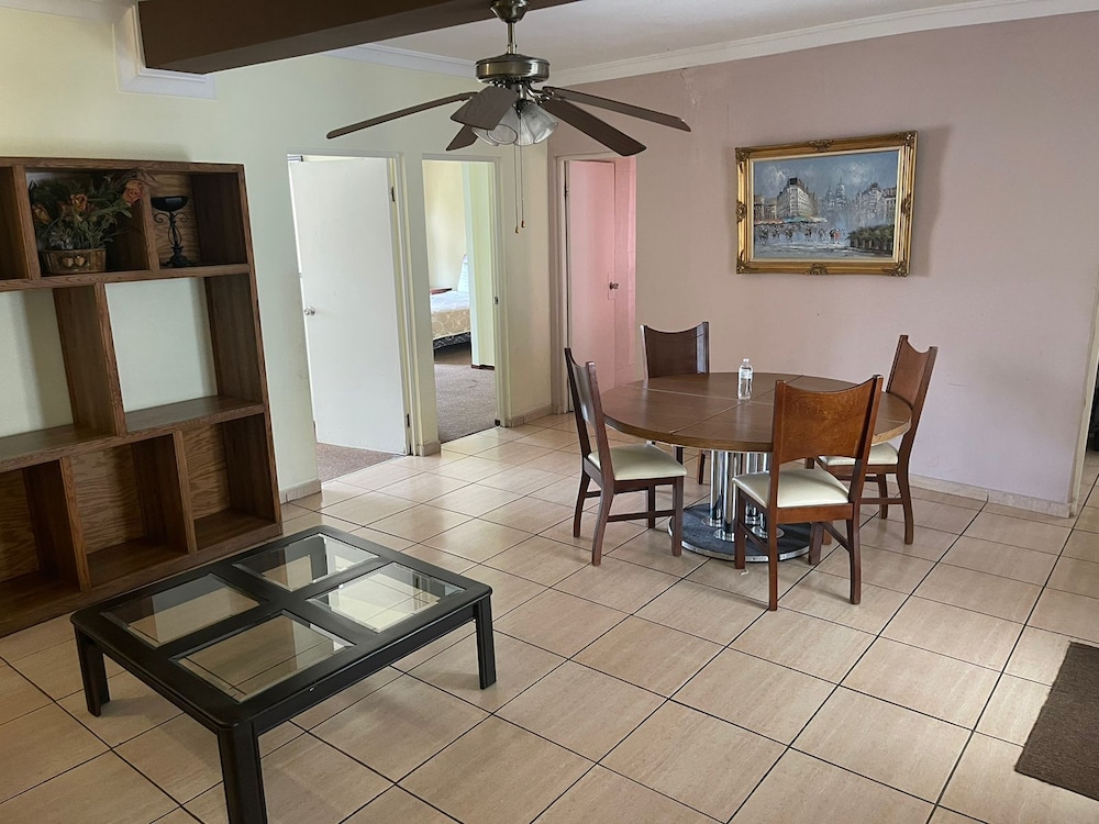 Family Suite (Master, 3 Double Beds) photo 1
