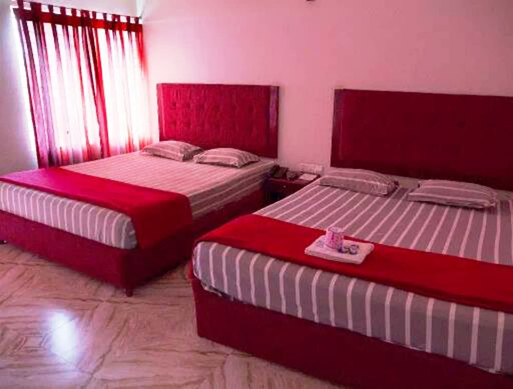 Standard Quadruple Room (Non AC)