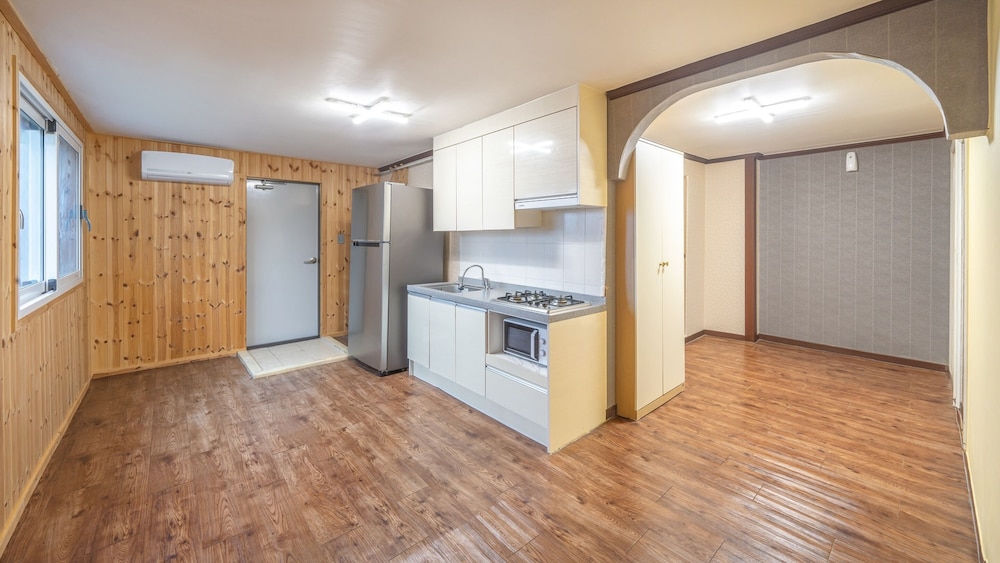 Basic Room, 3 Bedrooms (A203)