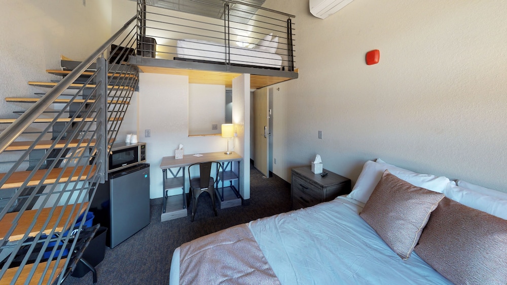 Standard Double Room, No Window - Photo 4