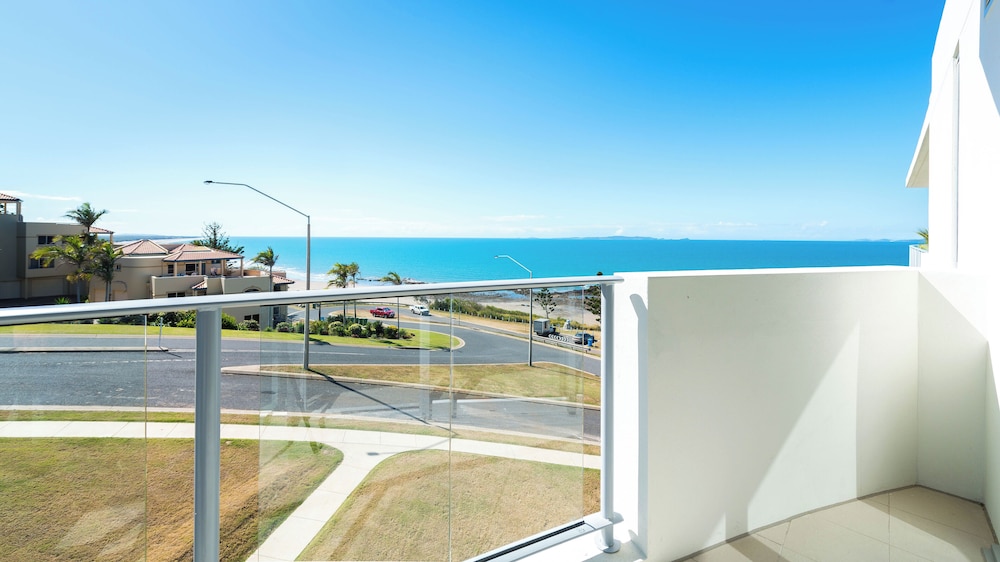 2 Bedroom Apartment Oceanfront photo 2