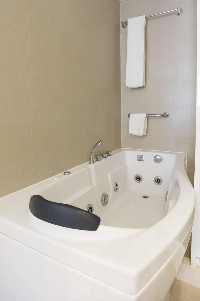 Studio Suite - Photo 5